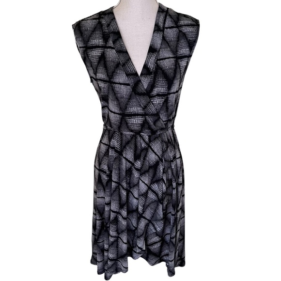 BCBGMaxAzria Black/Grey Geometric "Carmelle" Knit Faux Wrap Dress XS - Picture 1 of 10